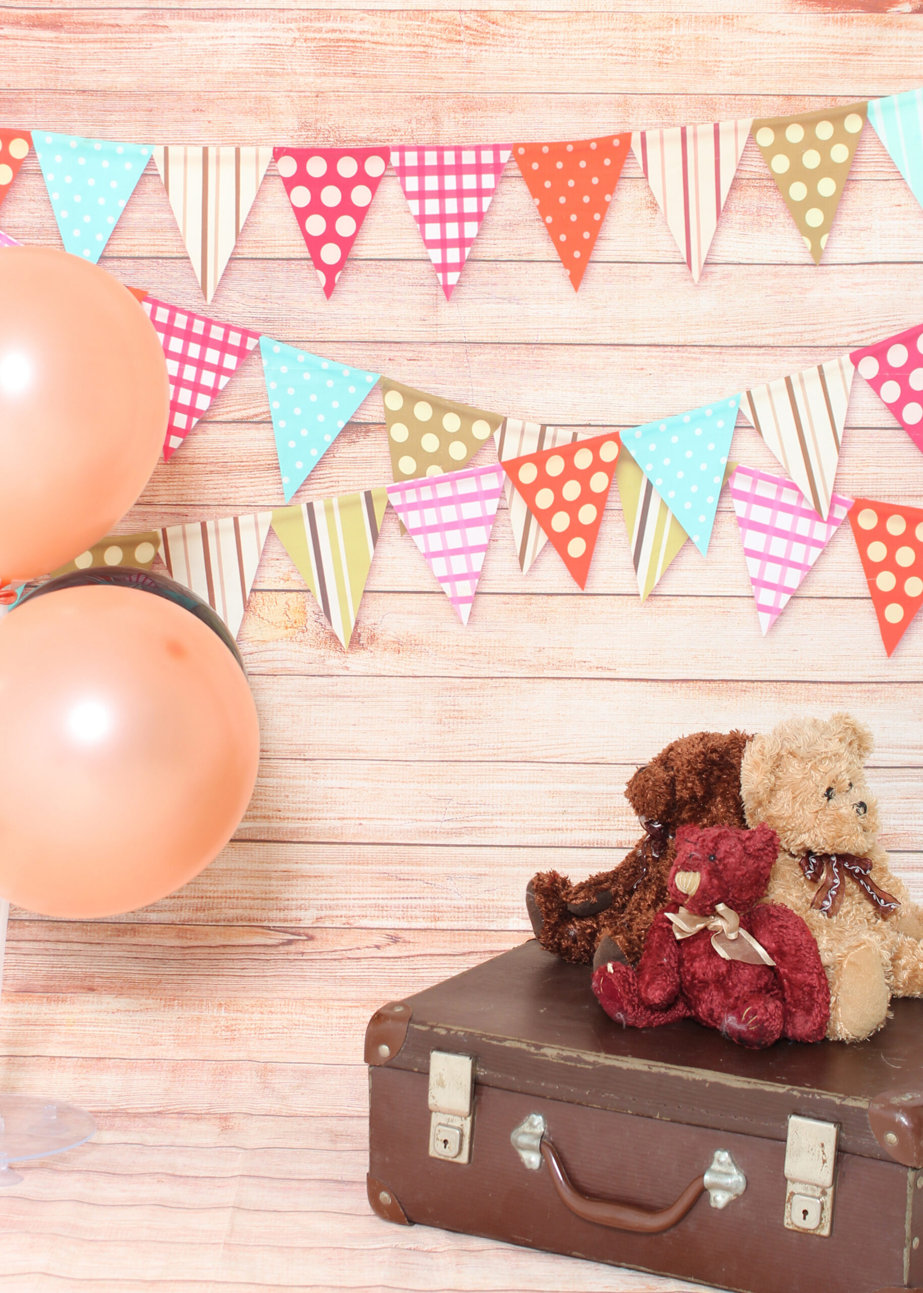 BACKDROP_Flag bunting with props