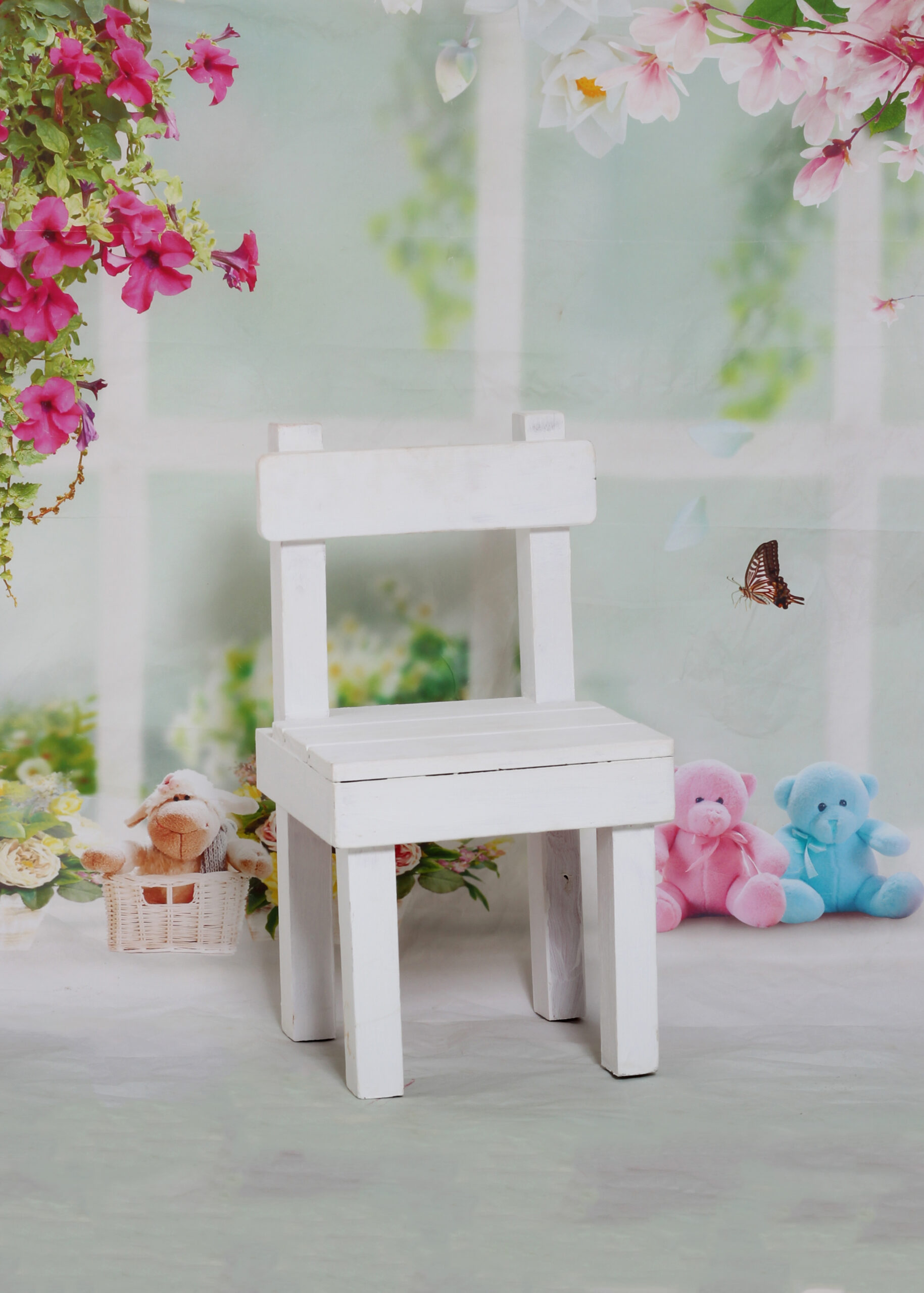 BACKDROP_Kiddie Window with Teddy and Prop